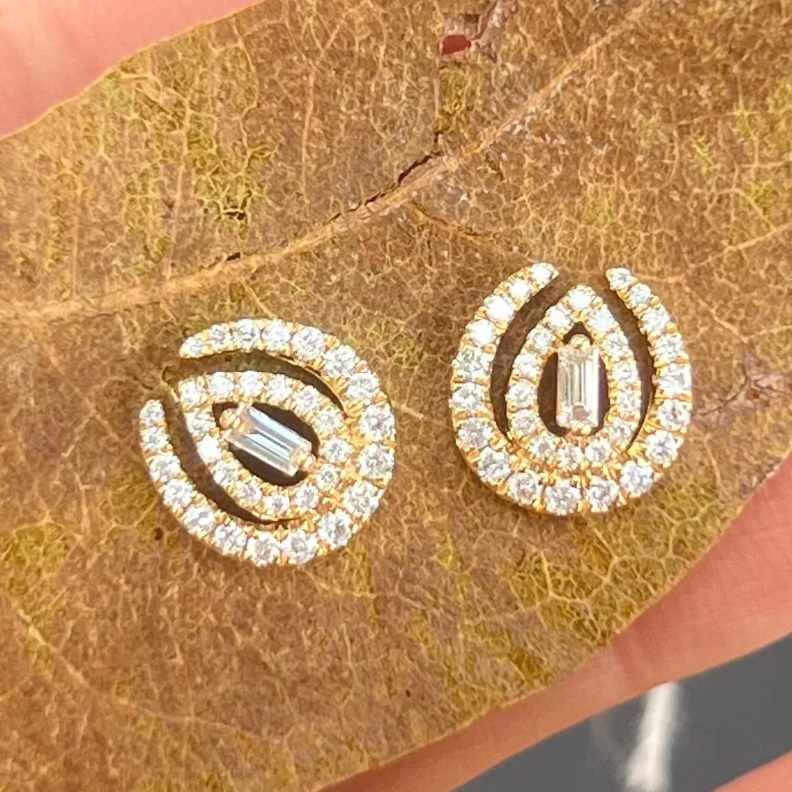 18K Yellow Gold Diamond Earrings