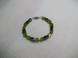 Black Magnetic Green Square Red Glass Beads Bracelet (B479)