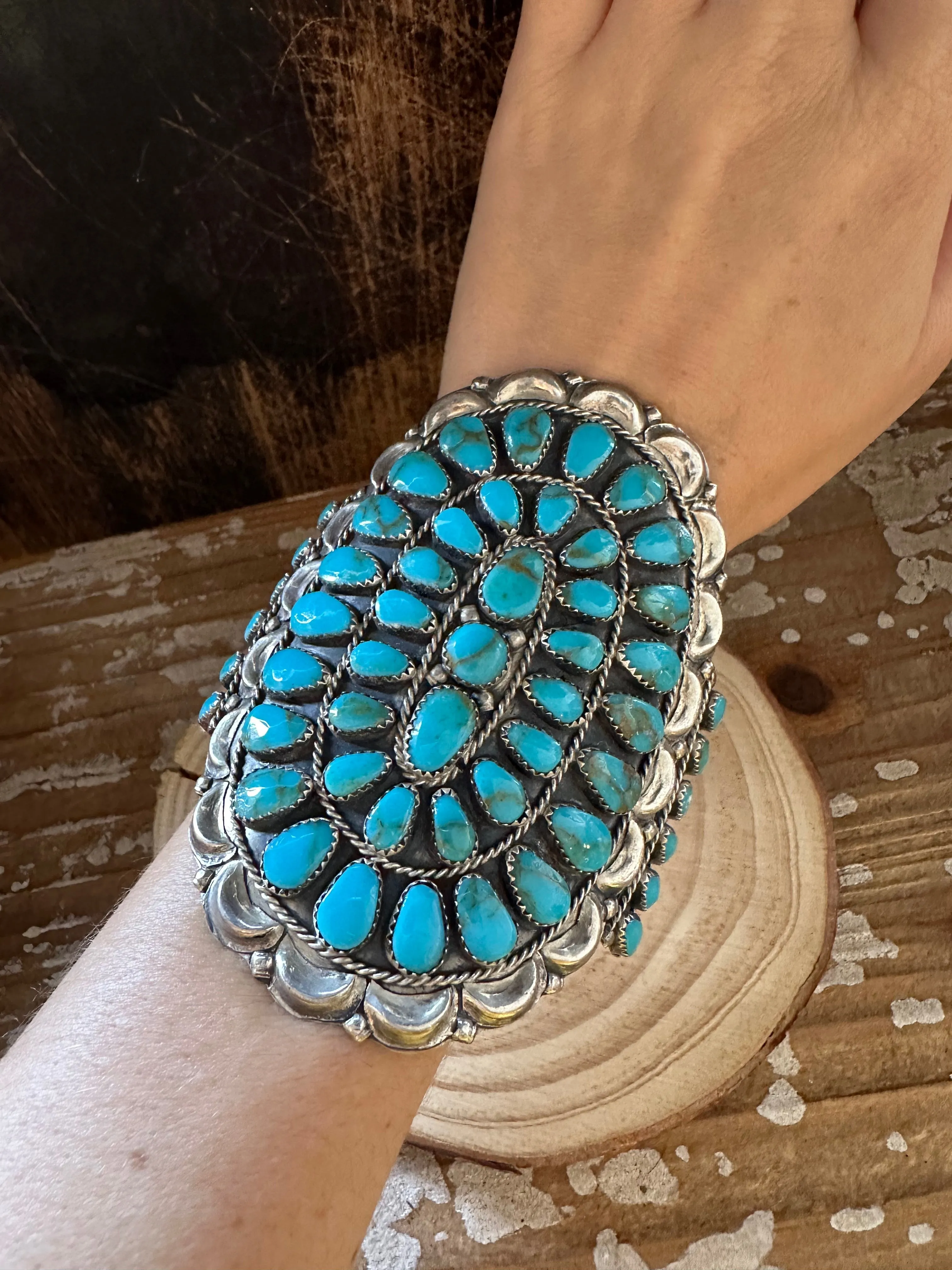 BLUE HOWLITE CLUSTER Cuff 48g