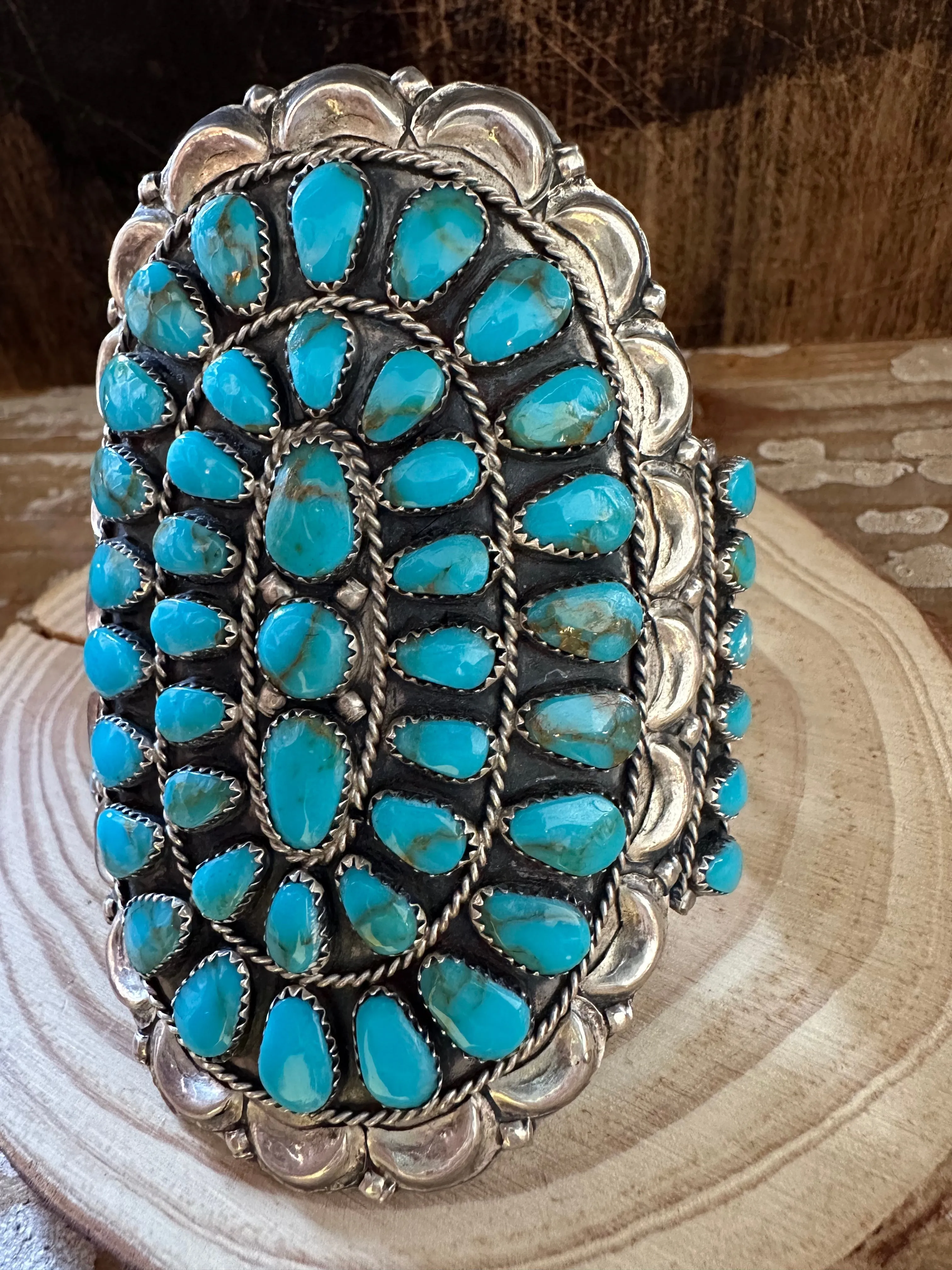 BLUE HOWLITE CLUSTER Cuff 48g